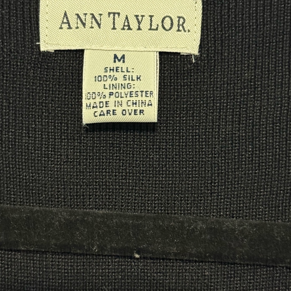 Ann Taylor black sleeveless tank top - Picture 3 of 3